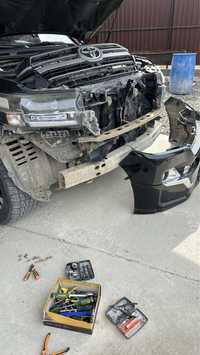 Toyota Land Cruiser 200 сломанный бампер