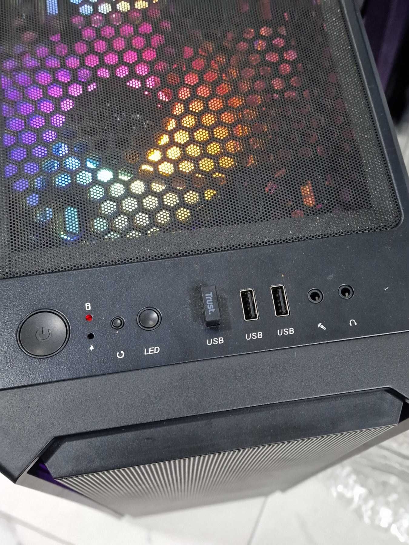 Настолен компютър i5-9400F / RTX 3060 12GB / 16GB RAM / RGB / 1TB SSD