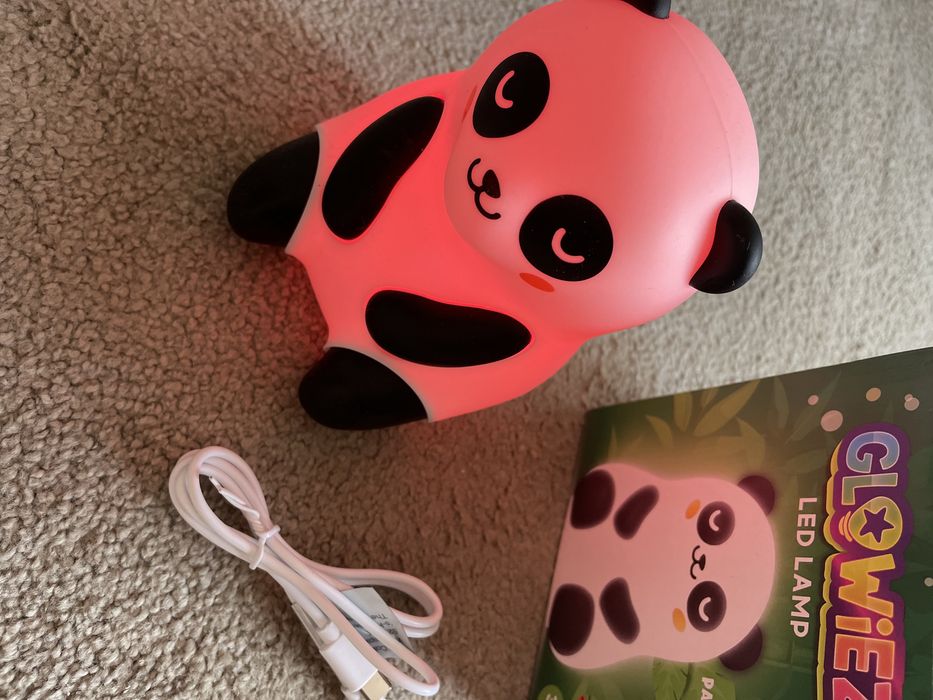 Lampă led panda cu încărcător isi schimba culorile