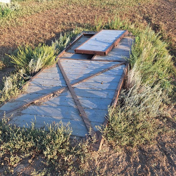 Продам ворота утепленные с калиткой для базы или гаража большегрузов.