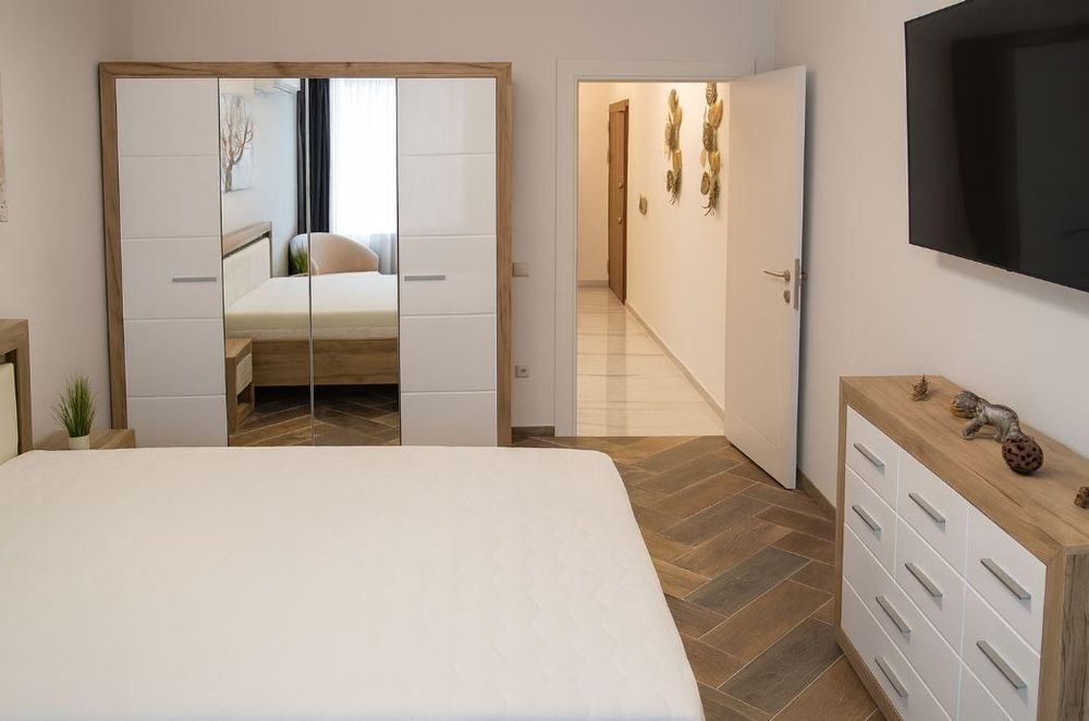 Дава се под наем Тристаен апартамент в Варна, м-т Св. Никола - 125 кв.м за 1400 € - Снимка #4