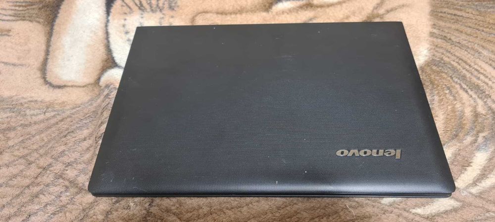 Laptop Lenovo cu procesor Celeron N2840,8 Gb RAM si SSD de 120 Gb