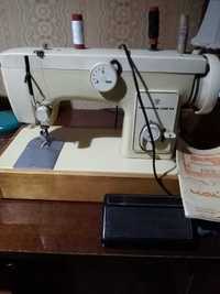 Продаю электрическую швейную машинку Чайка-132 М