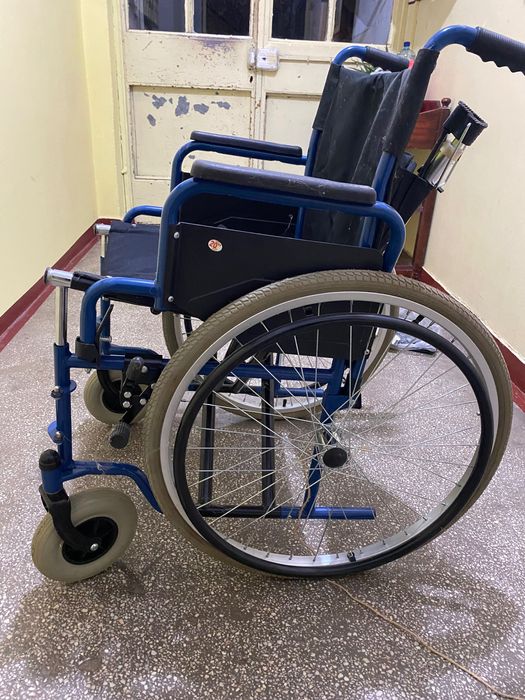 Carucior cu rotile pliabil – stare bună, funcțional 100%