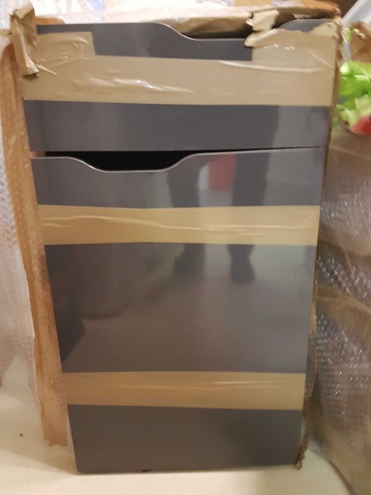 Практично и функционално бюро за офис/ученическо бюро