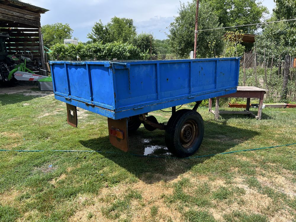 Remorca dupa tractor pe o axa