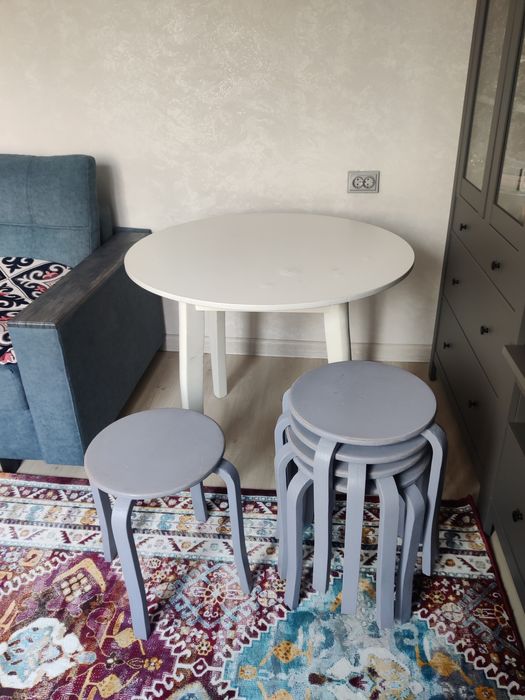 Кухонный стол с 5 табертками