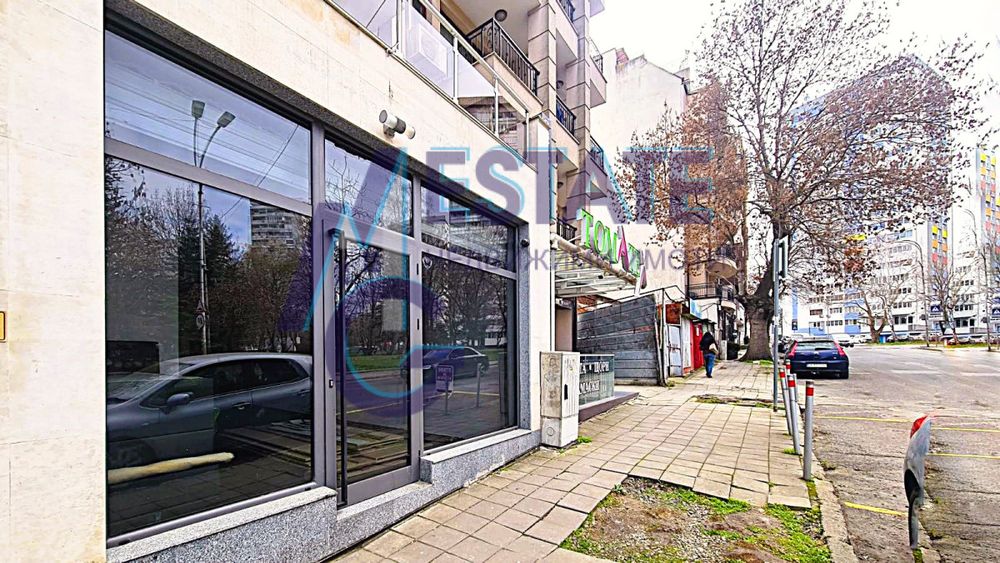 Предлагаме под наем търговско помещение в жк. Лазур гр.Бургас