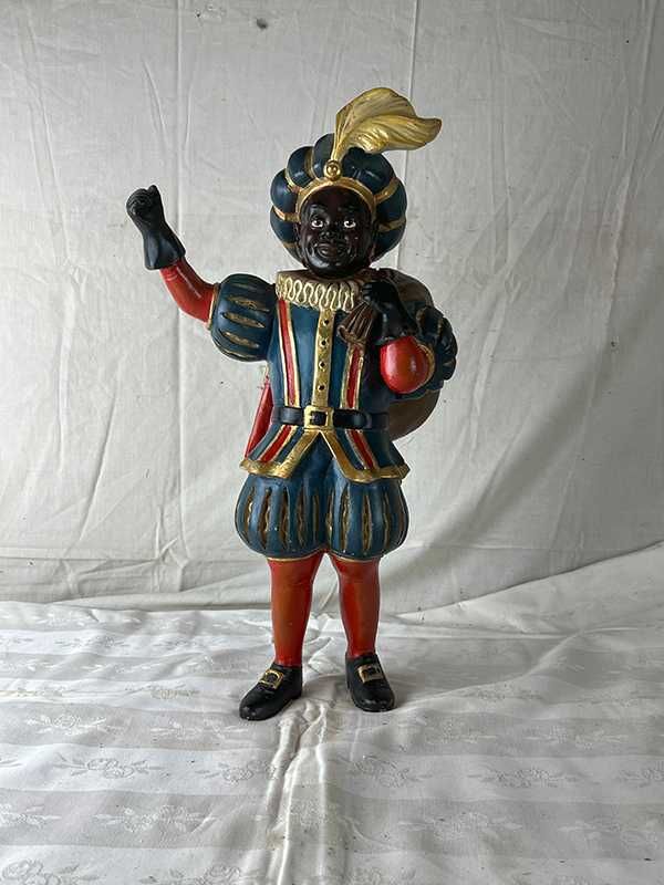 Statuie reprezentandu-l pe Piet cel negru