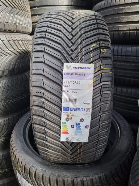 235/40/19 Michelin 4piese