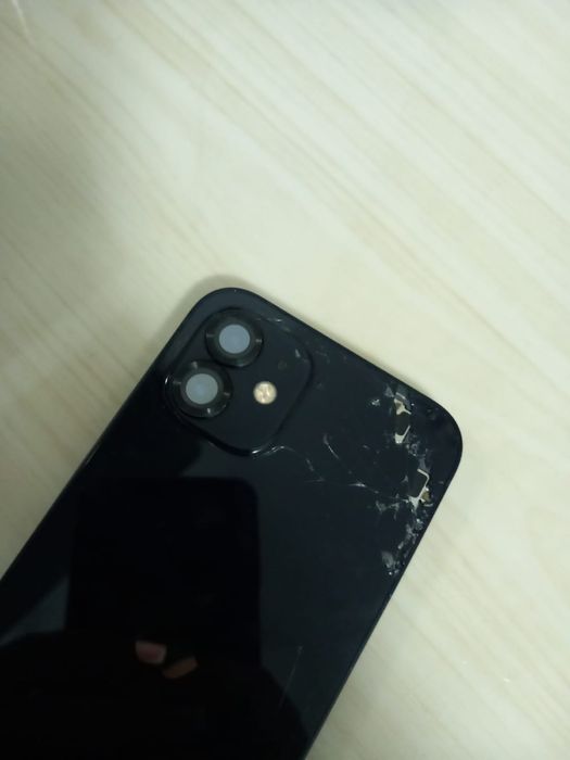 Apple Iphone 12.