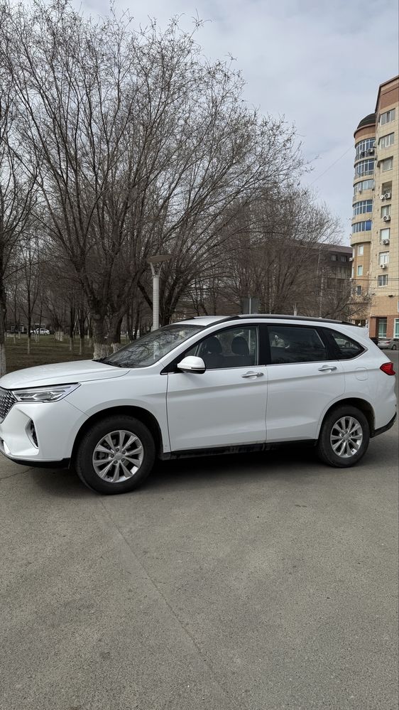 Кроссовер Haval M6. Elite