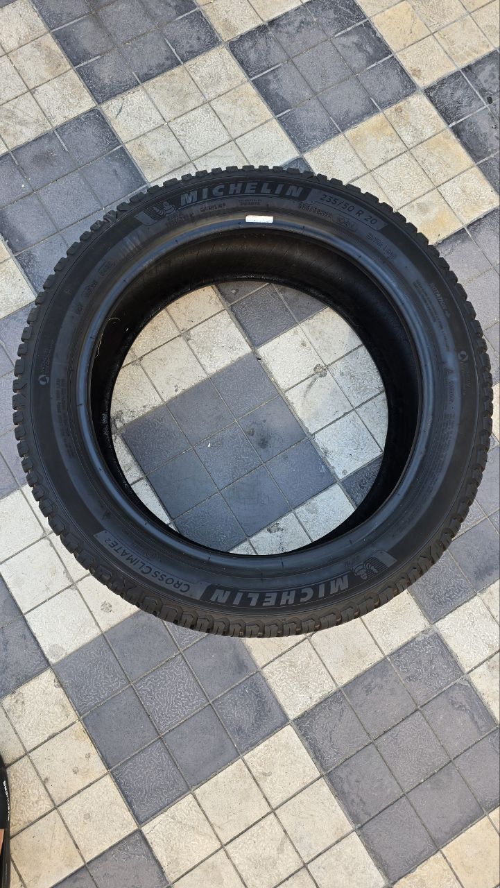 235/50/R20 Michelin