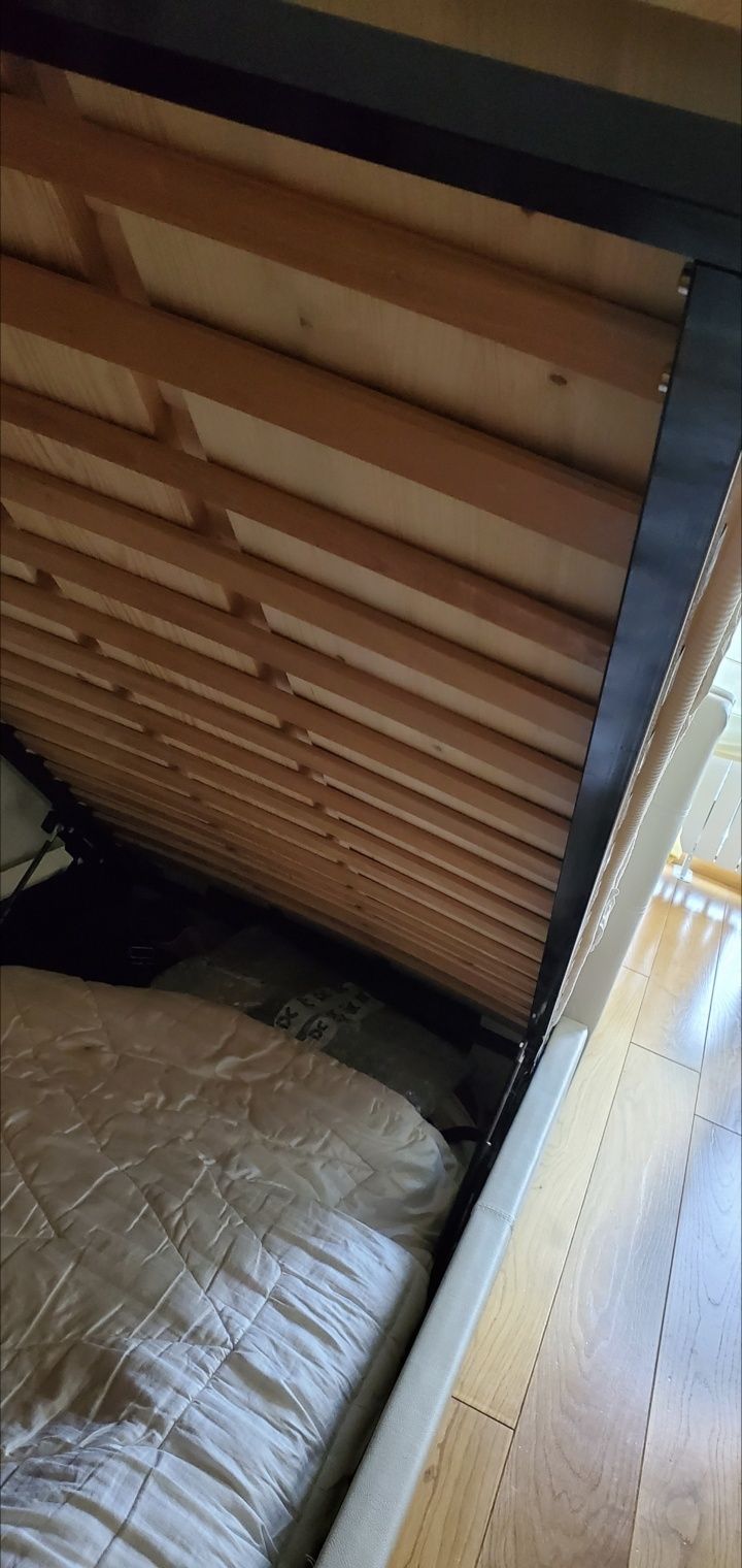 Легло тапицирано с матрак