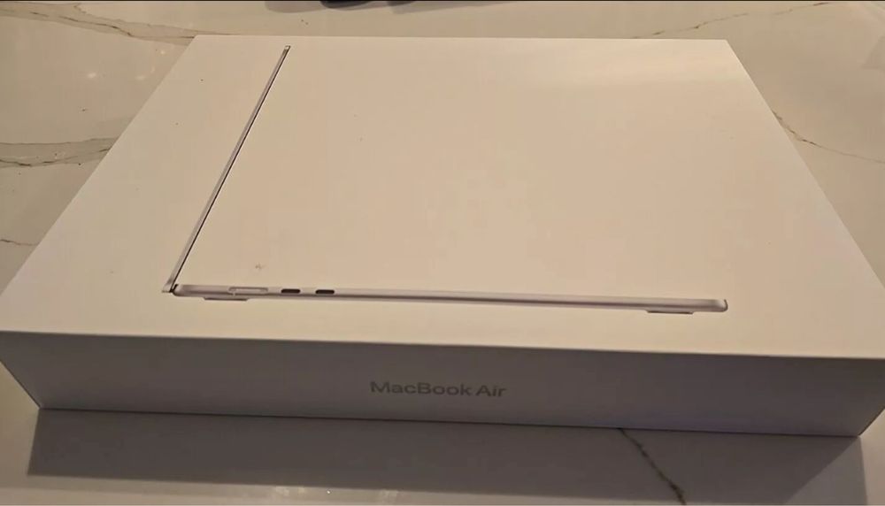 MacBook Air 13 M3 2024 Sigilat