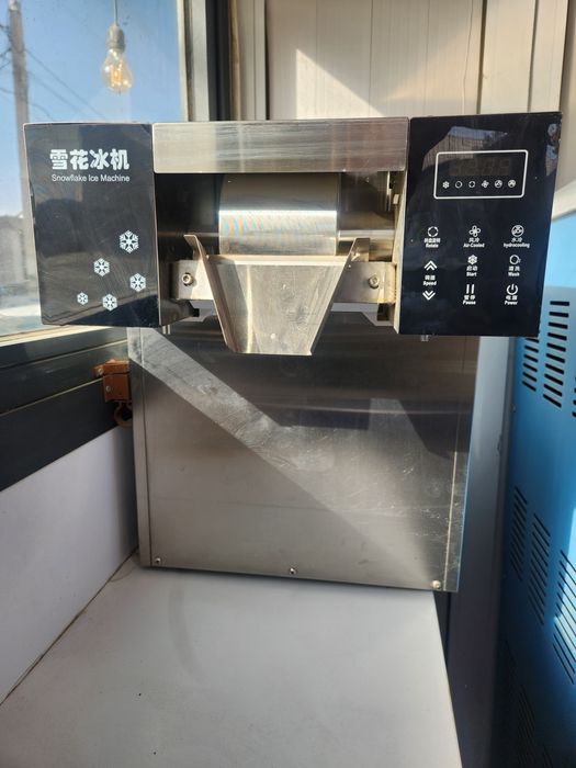 Qor parchalari muzqaymoq mashinasi (snowflake ice maker]