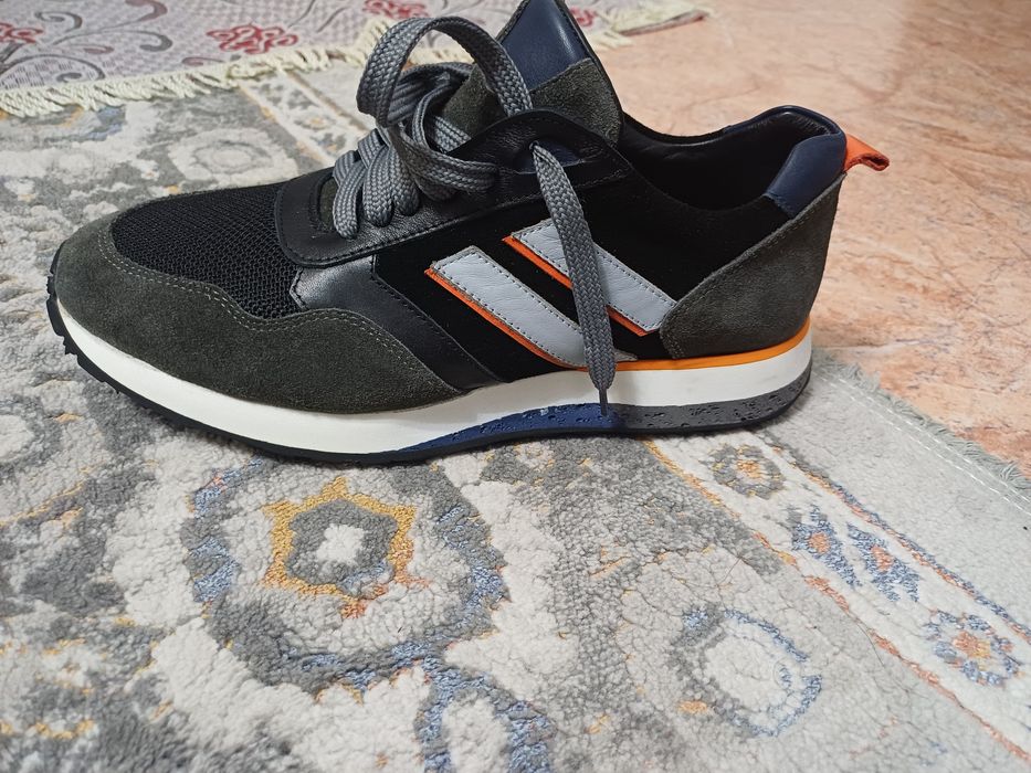 Прлдам кроссровки