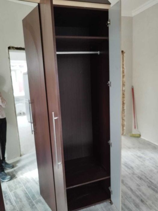 Шкаф, бывший в употреблении