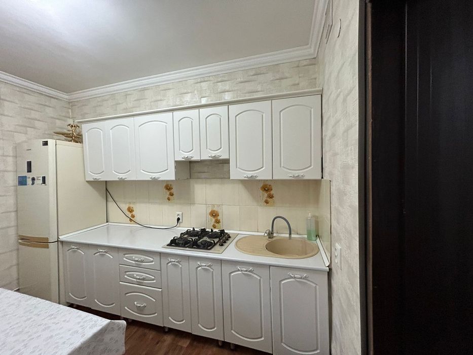 Продам кухонный гарнитур с газ плитой