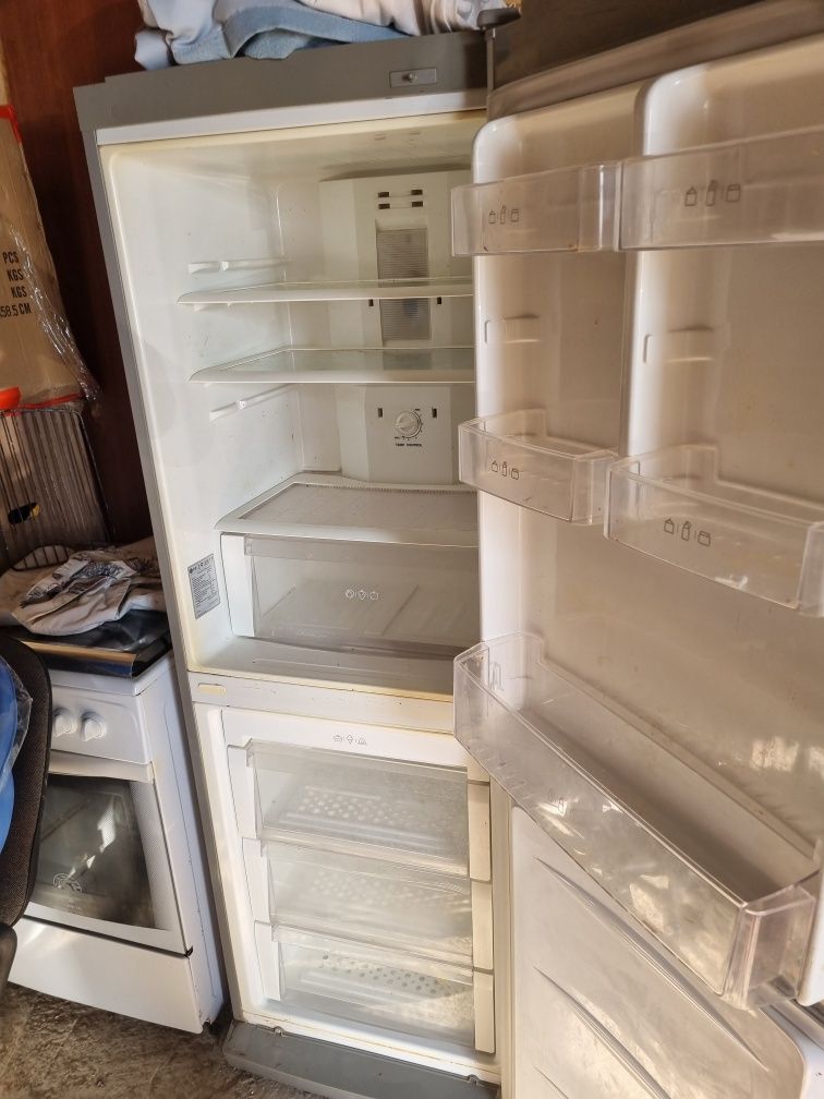 Продам нерабочий холодильник LG 10000