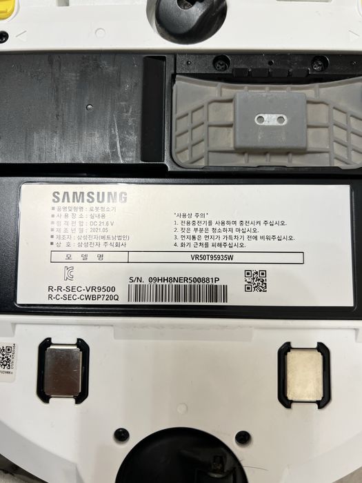 ПРОДАЮ  Робот-пилосос Samsung Jet Bot AI+