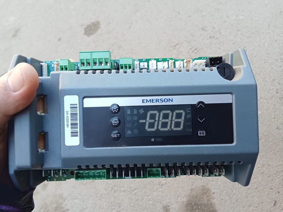 Продам контроллер на холодильный агрегат Copeland