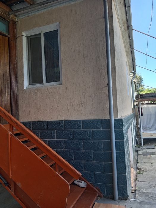 Тез арада қарттар үйінің артындағы көшеде 1,5этажды үй сатылады