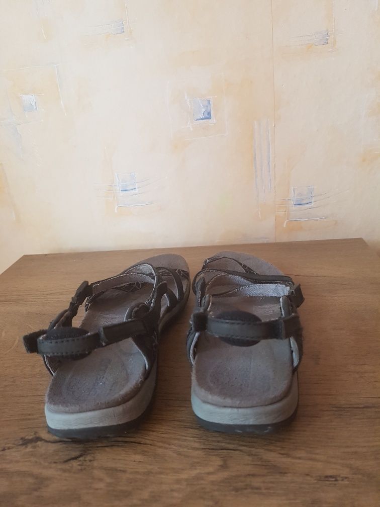 MERRELL дамски чехли и сандали 39 номер.