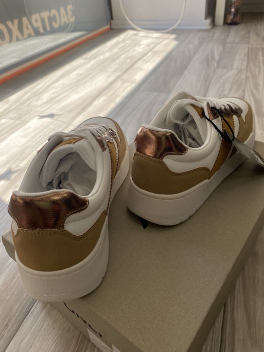 Маратонки Бели Спортни