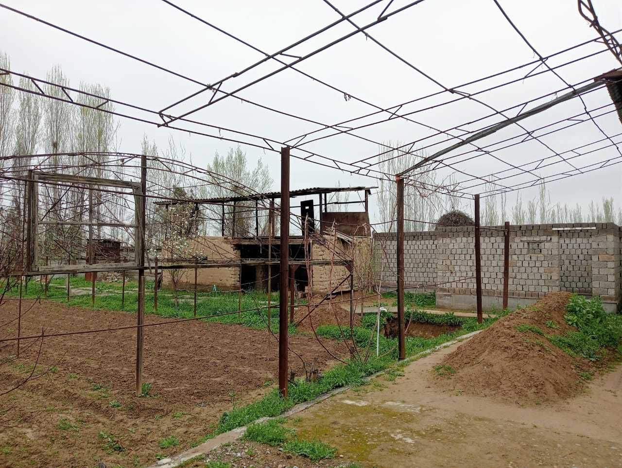 Uy sotiladi. Дом продаётся