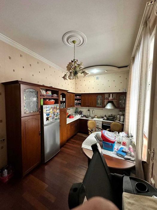 Продаётся 4сот. на одном участке 2 дома в Мирабадским  районе