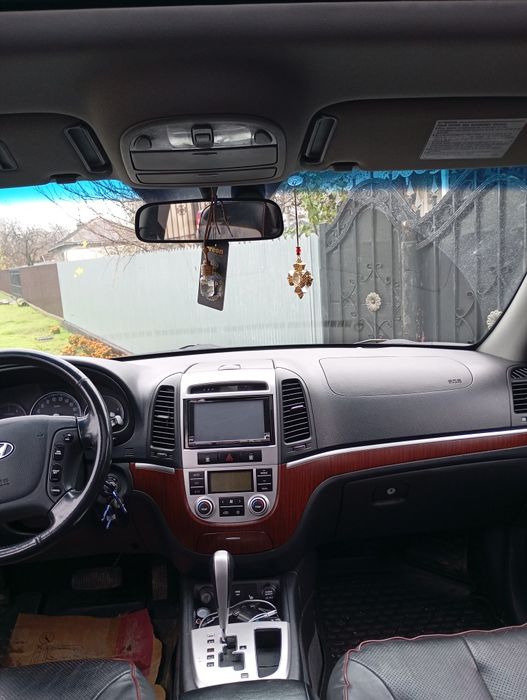 vând Hyundai santa Fe impecabil accept orice test detalii in privat