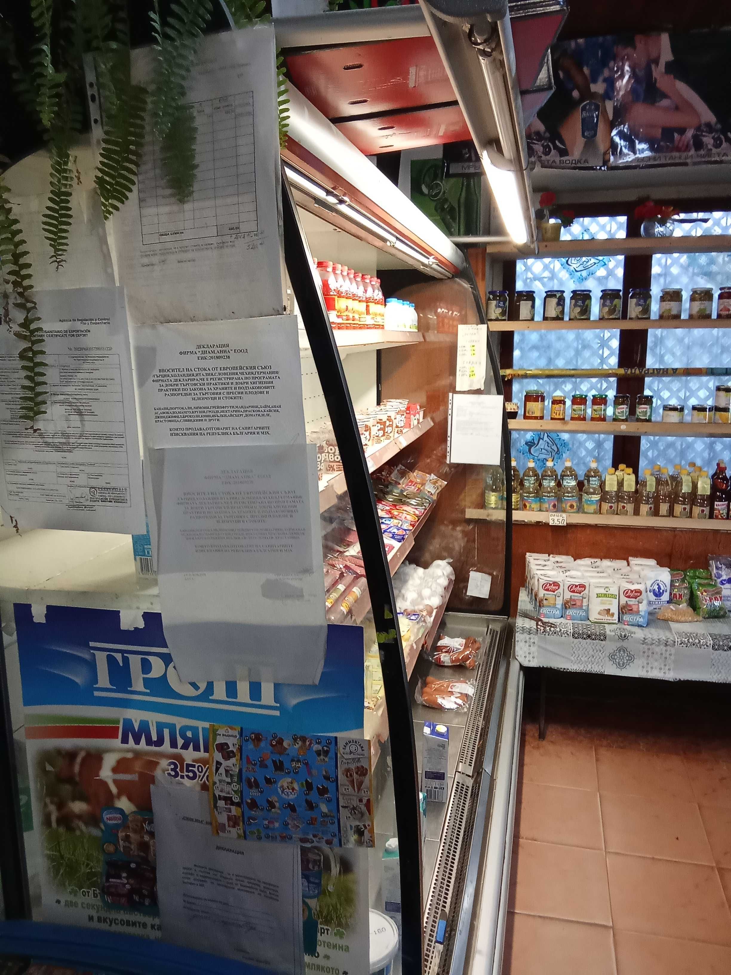 Продавам хладилна витрина