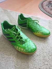 футболни обувки стоножки Adidas Predator