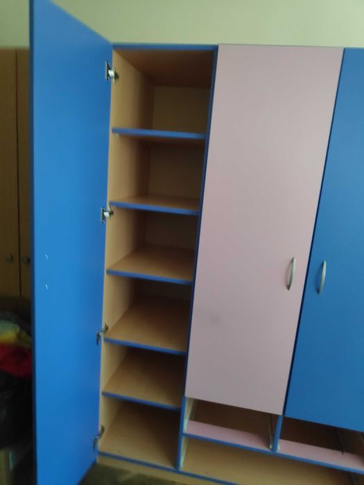 Два гардероба на части