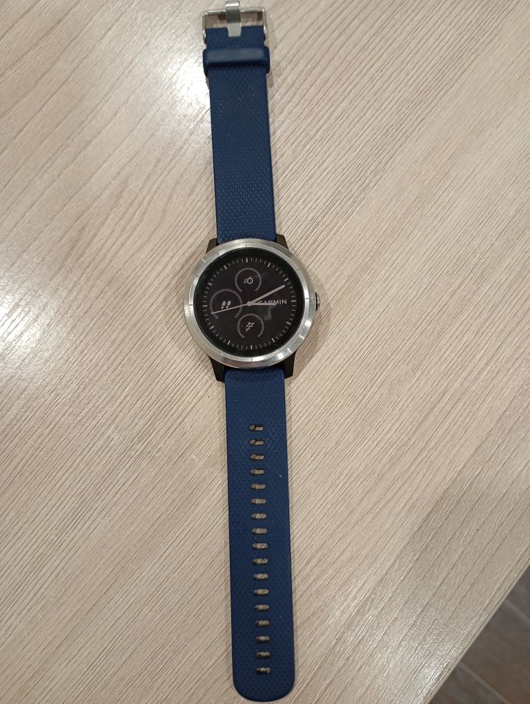 Продаю часы  Garmin vivoactive 3