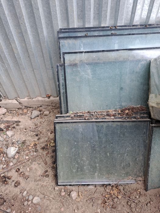 Срочно продам стекло от витражных пластиковых окон!