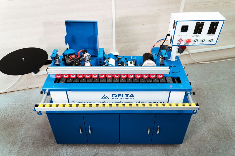 Полуавтоматический кромкооблицовочный станок DM-111