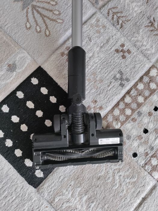 Aspirator vertical Grundig stare foarte bună