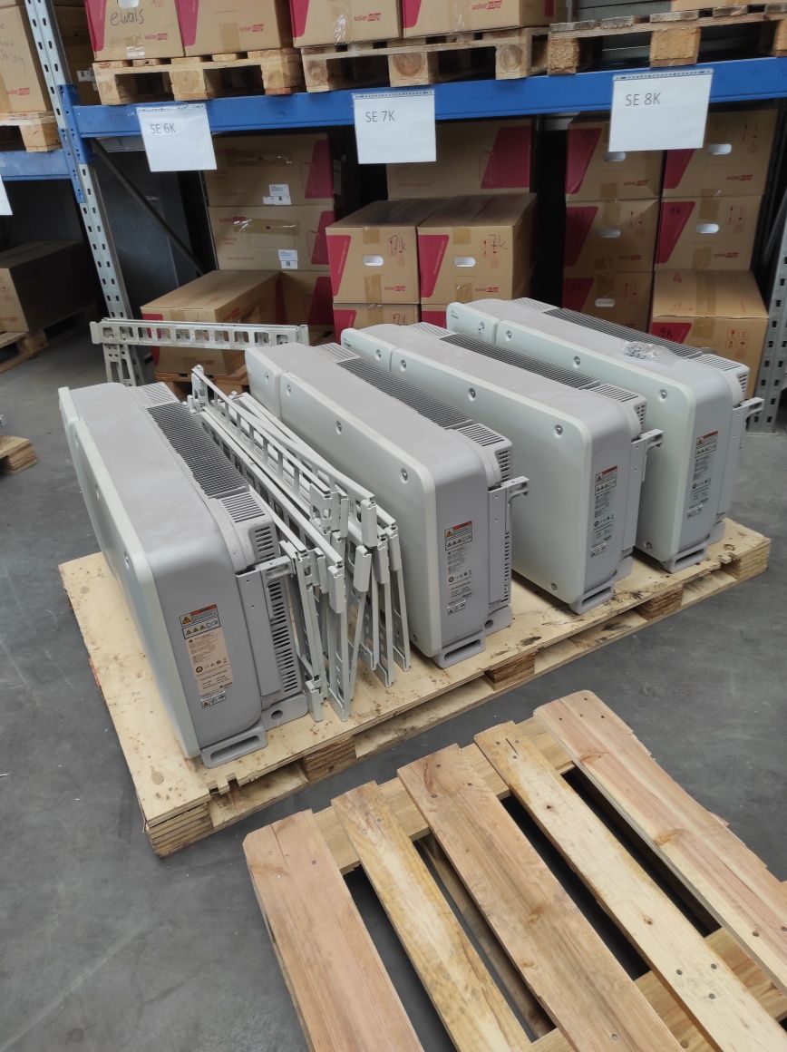 Соларнu инверторu Huawei Sun2000-60KTL-M0 и Goodwe GW25K-DT