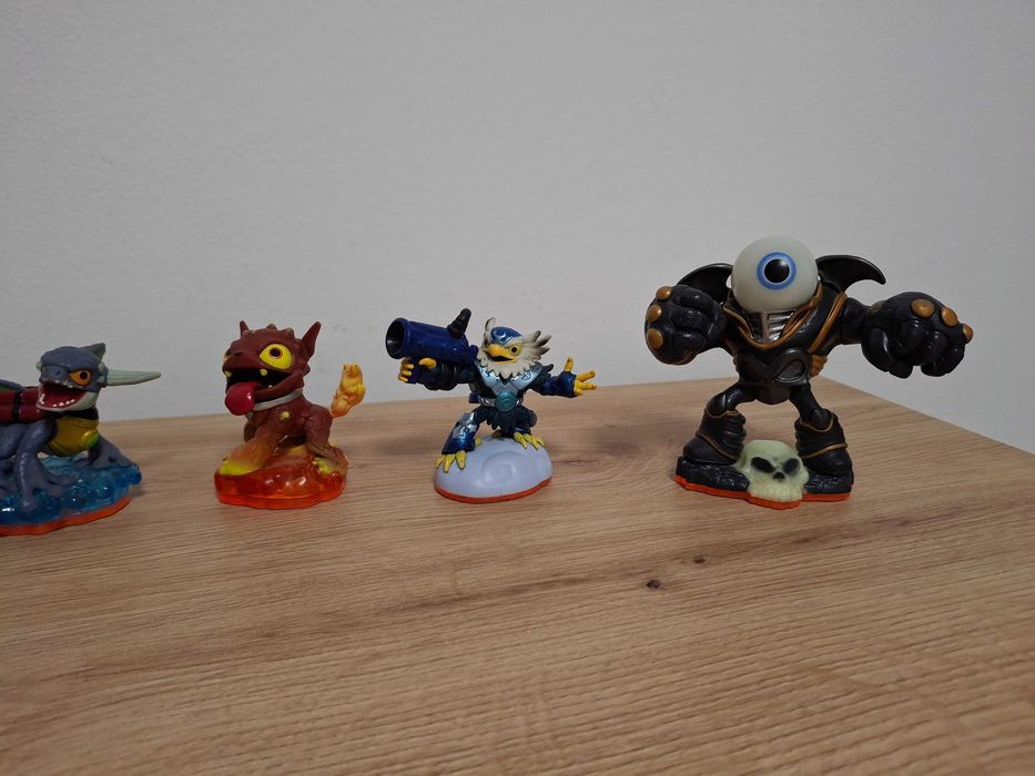 Vand lot cu 6 figurine originale Skylander