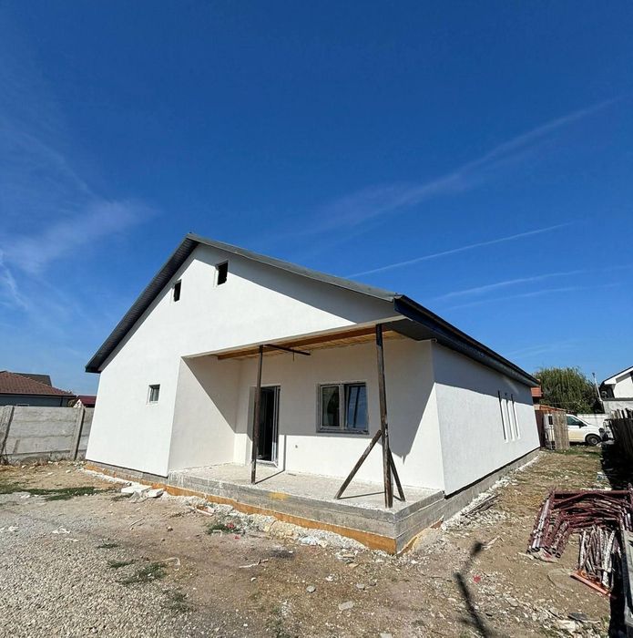 Vand Case pe structură metalică oferim garantie 30 de ani