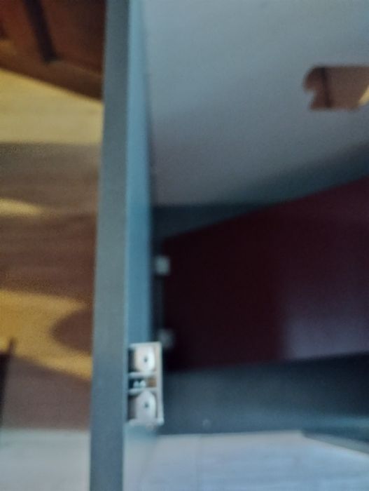 Кухненски ъглов шкаф от по- масивна композиция-  винено червен