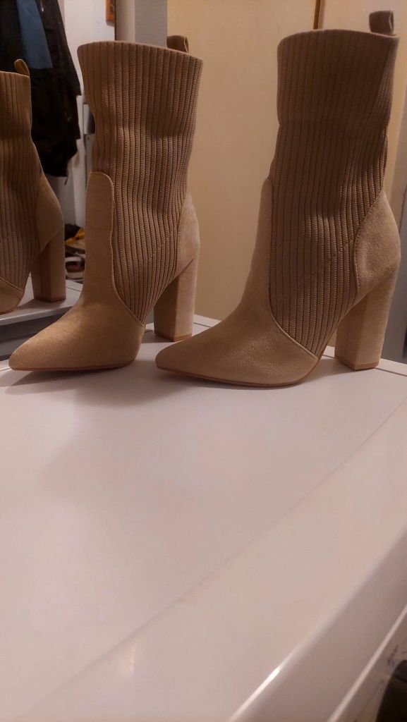 De vanzare botine