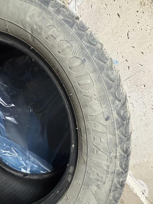 Продам шины б/у зимние 235х60 R18