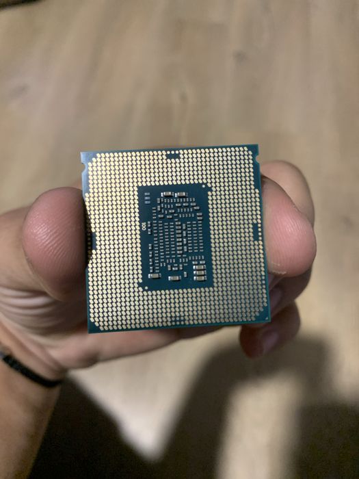 procesor Intel Xeon E3-1230 v6 (echivalent i7-7700)