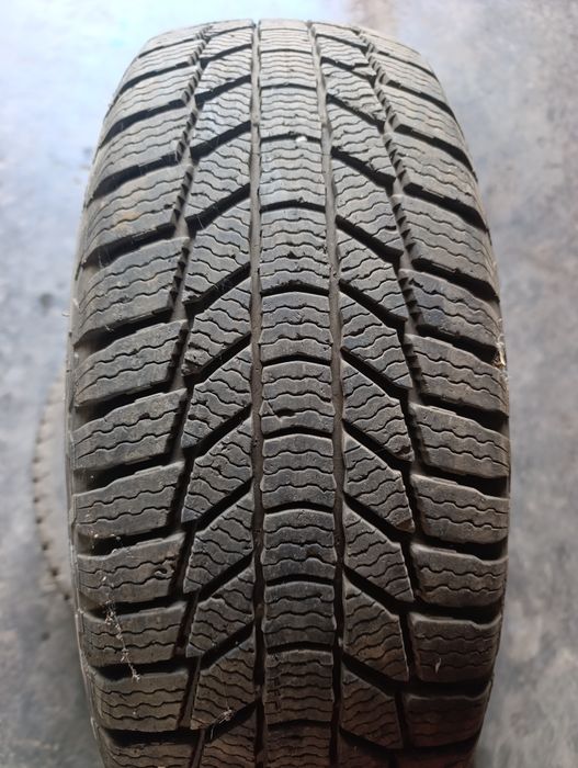 Продавам зимни гуми 235/75R15
