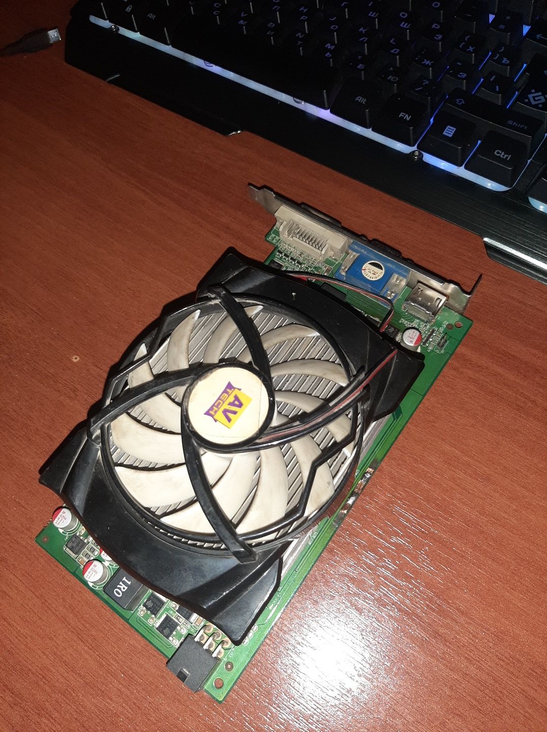 Продам видеокарту  GeForce GTS 250 1gb/256b