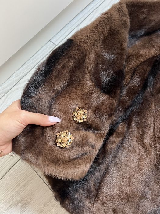 Haina blana cu aspect natural