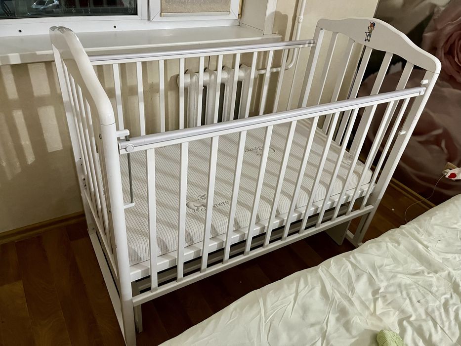 Детская кроватка маятник